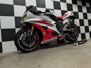 Yamaha R6r Roja y Blanca