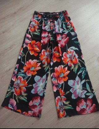 Pantalones anchos estampados flores
