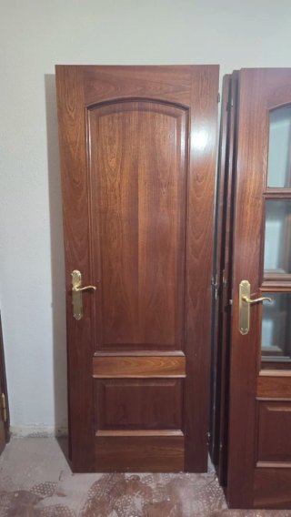 Puertas de madera y jambas