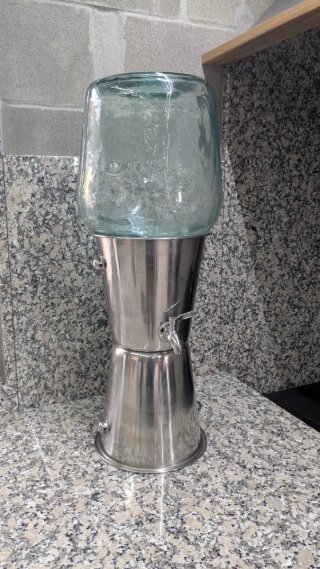 Dispensatore d'acqua fai-da-te