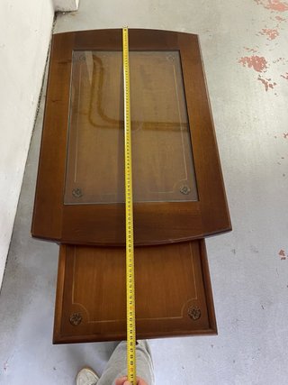 Mesa auxiliar Canterbury con revistero