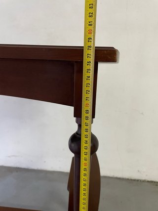 Mesa auxiliar Canterbury con revistero
