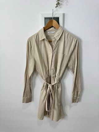 Vestido camisero Stradivarius beige talla S