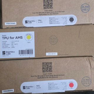 Filamento Bambu TPU para AMS queda amarillo y rojo