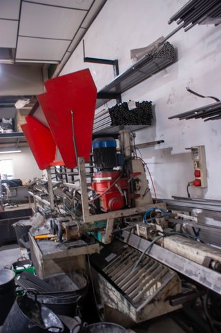 Tronzadora metales con cargador automático