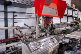 Tronzadora metales con cargador automático