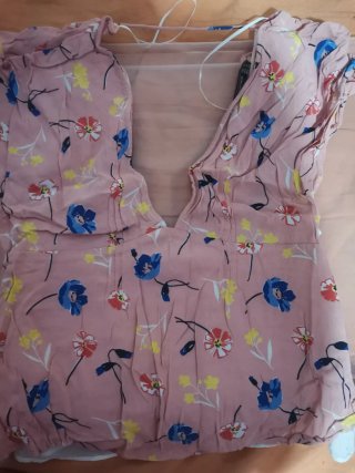 Camiseta Floral Bershka Talla S