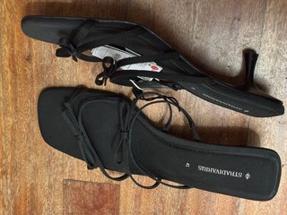 Sandalias de tacón Stradivarius negras