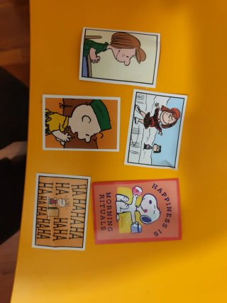 Set di 4 adesivi Snoopy e Peanuts + carta