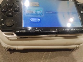 PSP + 2 schede + Custodia + Caricatore