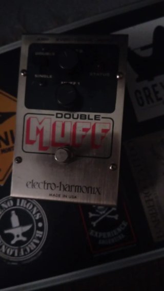 Lote: 2 Pedales de Guitarra y 1 Bajo Fender