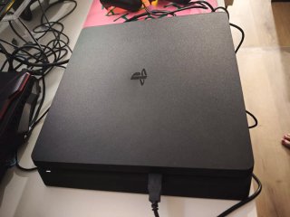 PS4 Nera 400GB + 2 Controller + 9 Giochi