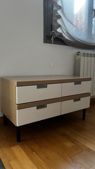 Mueble con 4 Cajones