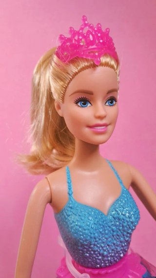 Muñeca Barbie Princesa con Tiara Rosa