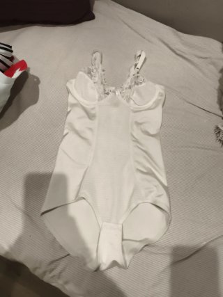 Body de mujer blanco con encaje