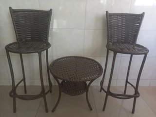 Set de 2 Taburetes y Mesa de Rattan