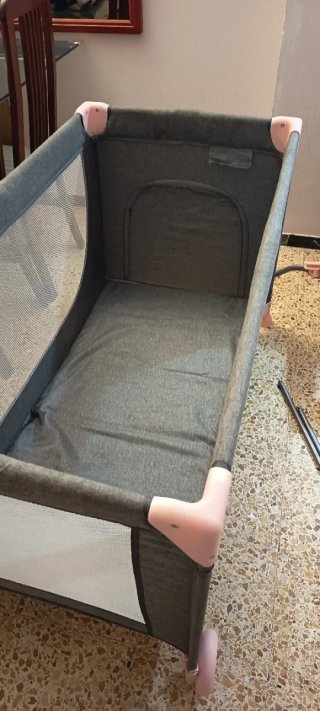 Cuna de viaje y mecedora