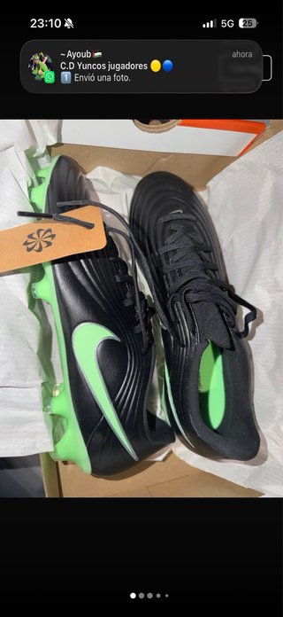 Botas de futbol, Nike Tiempo negras y verdes