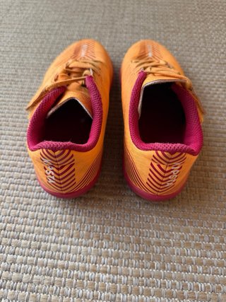 Botas de fútbol naranja Decathlon talla 34