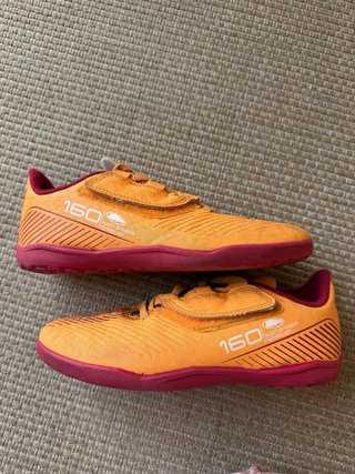 Botas de fútbol naranja Decathlon talla 34