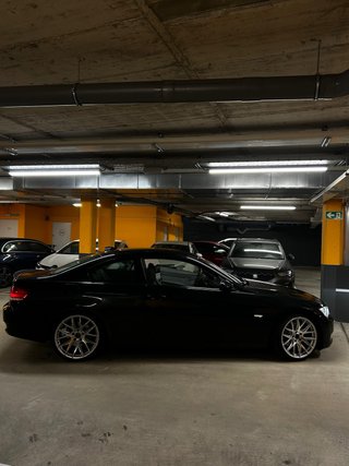 BMW e92 325i 166.000km solo!