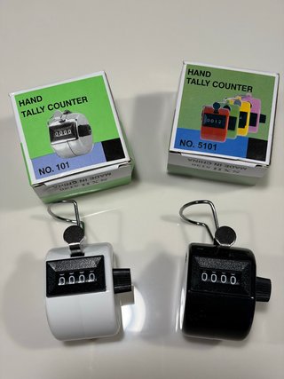 2 contatori manuali con scatole