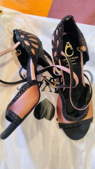 Zapatos de baile A negros y rosas