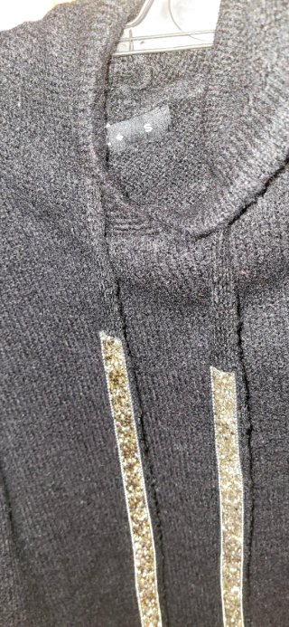 Sudadera Negra con Cordones Brillantes