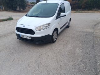 Ford E-Transit Courier 2017