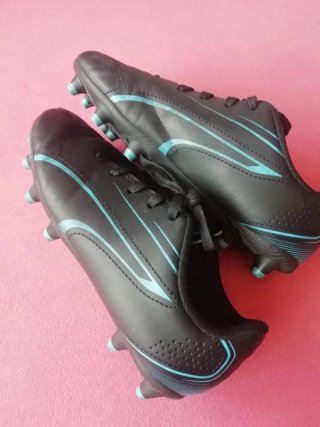 Botas fútbol niñ@ T.33 poco uso