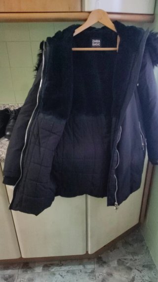 Parka Zara Basic Negra con Capucha