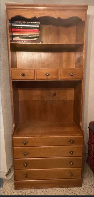 Mueble de Madera con Cajones y Estantes
