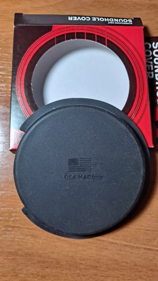 Cubierta D'Addario para orificio de guitarra.
