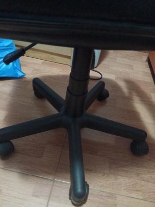 Silla de escritorio negra y rosa