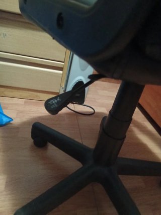 Silla de escritorio negra y rosa