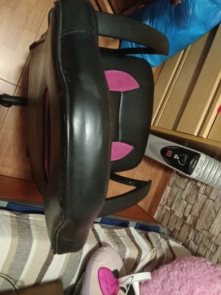 Silla de escritorio negra y rosa