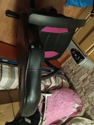 Silla de escritorio negra y rosa