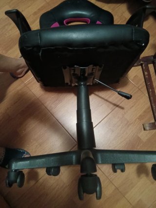 Silla de escritorio negra y rosa