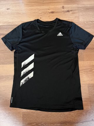 Camiseta deportiva Adidas negra
