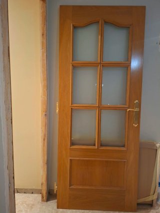 Puerta de roble estilo provenzal con 6 cristales