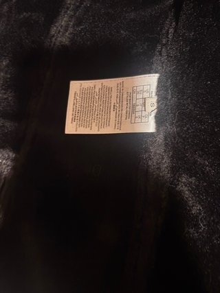 Chaqueta Guess Negra con Cuello Peludo
