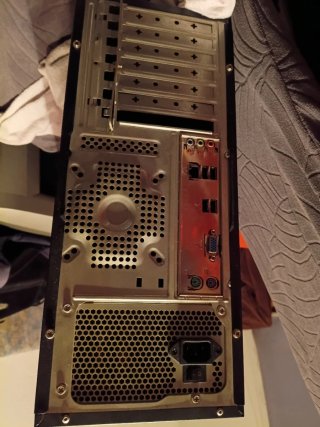 PC Sobremesa CoolBox ,solo no tiene disco duro