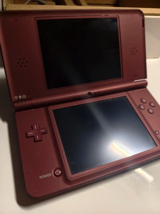 Nintendo DSi XL Cereza