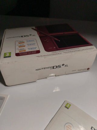 Nintendo DSi XL Cereza