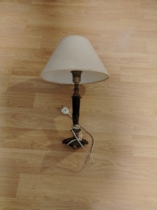 Lámpara de mesa antigua