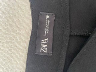 Pantalón corto mujer Zara negro Solapa delantera