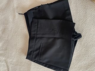 Pantalón corto mujer Zara negro Solapa delantera