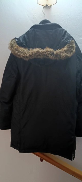 Chaquetón Zara Negro con Capucha