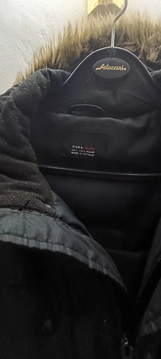 Chaquetón Zara Negro con Capucha