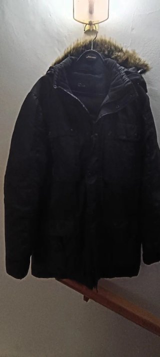 Chaquetón Zara Negro con Capucha